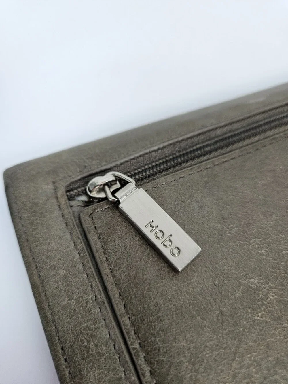 HOBO The Original Sadie Trifold Mushroom/Taupe Leather Wallet